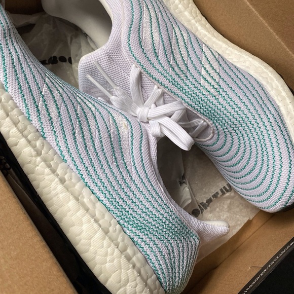 Adidas UltraBoost Parley DNA - Picture 2 of 8